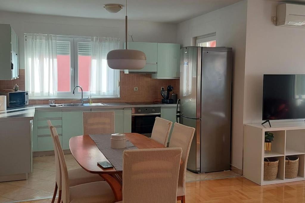 Apartment Anka, 2 Bedrooms, Spacious, Sunny, 84m2 Zadar