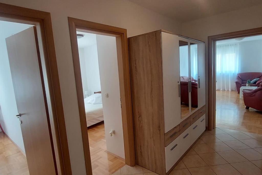 Anka, 2 Bedrooms, Spacious, Sunny, 84m2 *