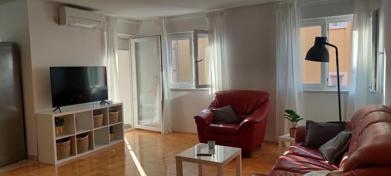 Anka, 2 Bedrooms, Spacious, Sunny, 84m2 Apartment