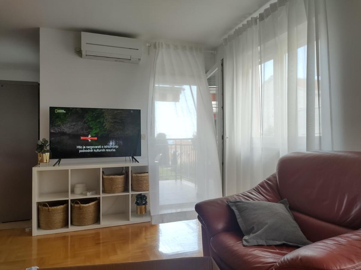 Anka, 2 Bedrooms, Spacious, Sunny, 84m2 Apartment Zadar