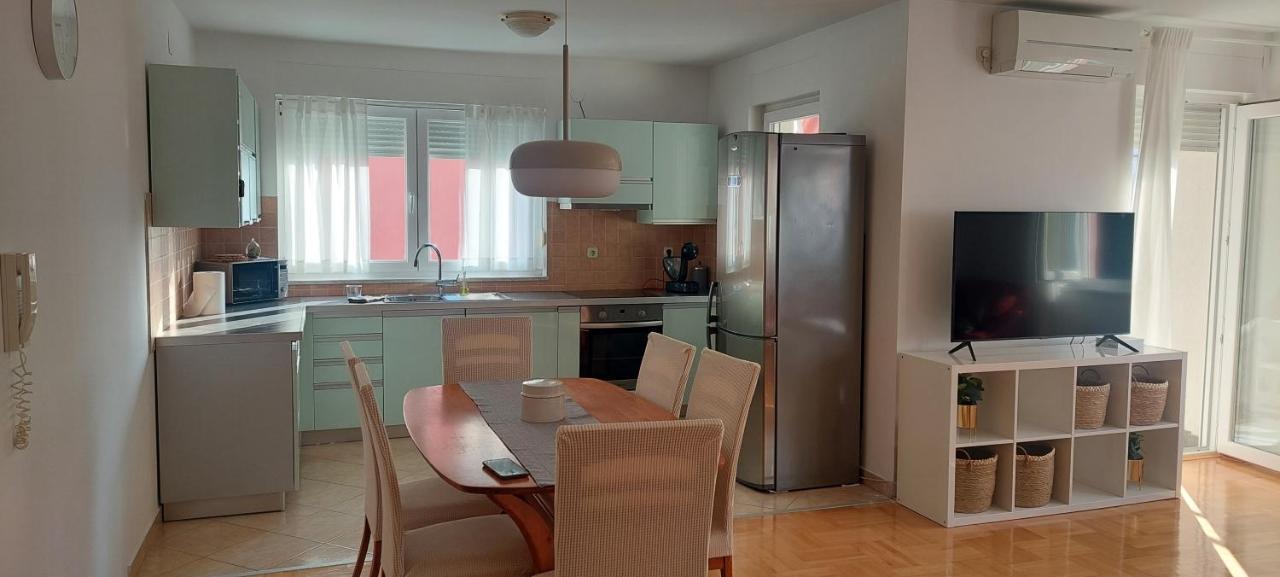 Apartment Anka, 2 Bedrooms, Spacious, Sunny, 84m2