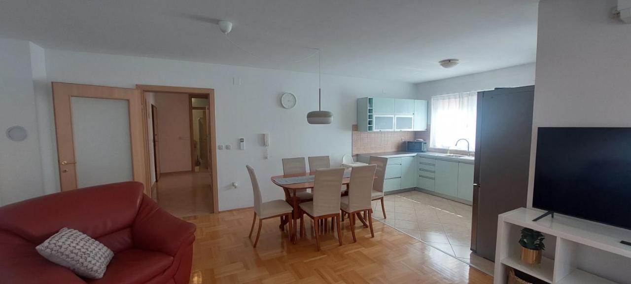 Anka, 2 Bedrooms, Spacious, Sunny, 84m2 Apartment