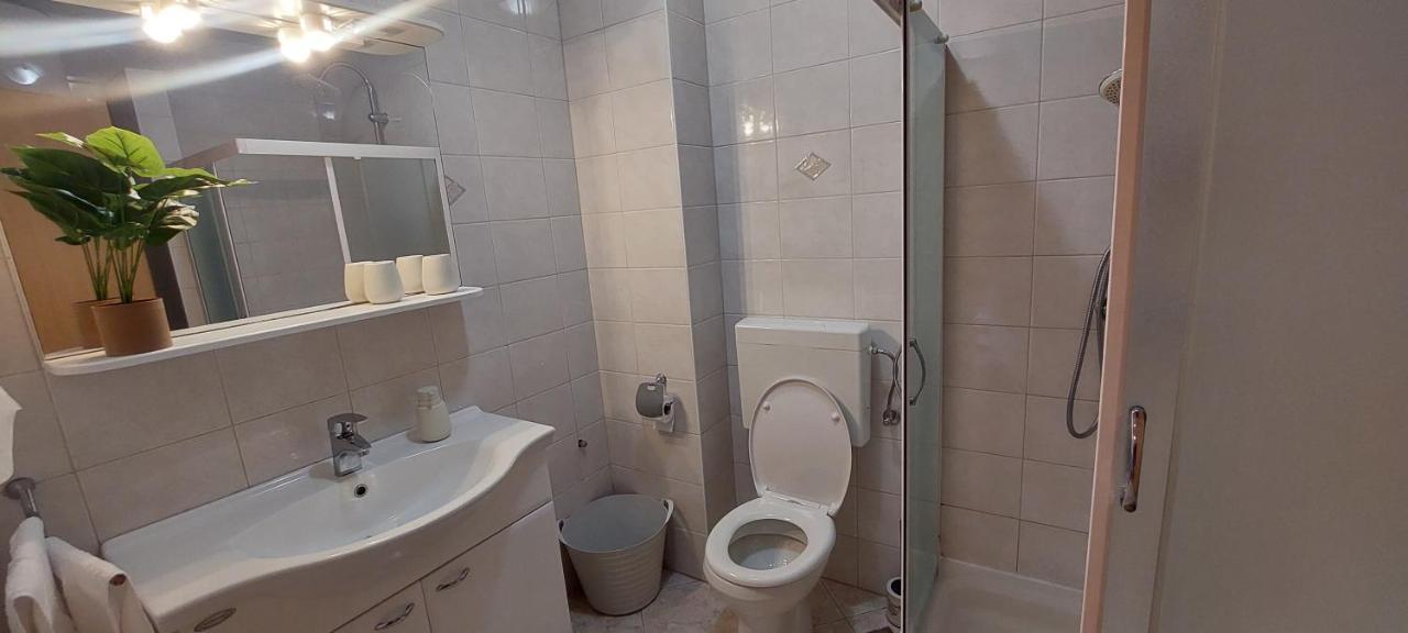 Anka, 2 Bedrooms, Spacious, Sunny, 84m2 Apartment